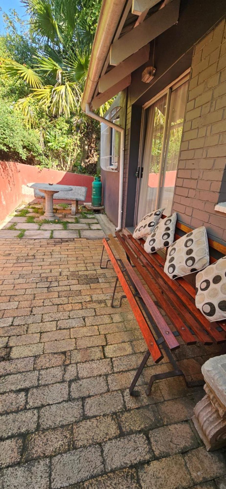 Old Vic Travellers Inn Nelspruit Mbombela Exterior foto