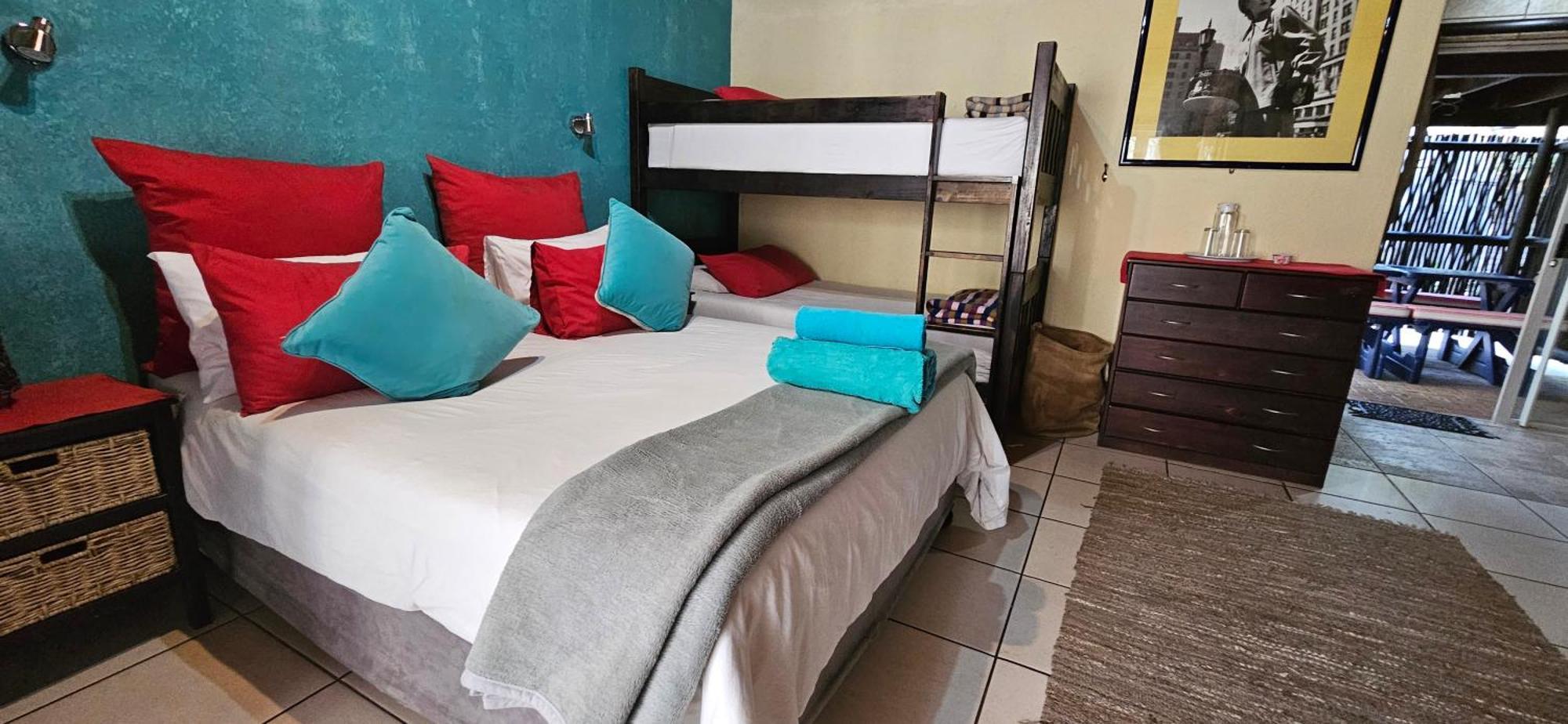 Old Vic Travellers Inn Nelspruit Mbombela Exterior foto