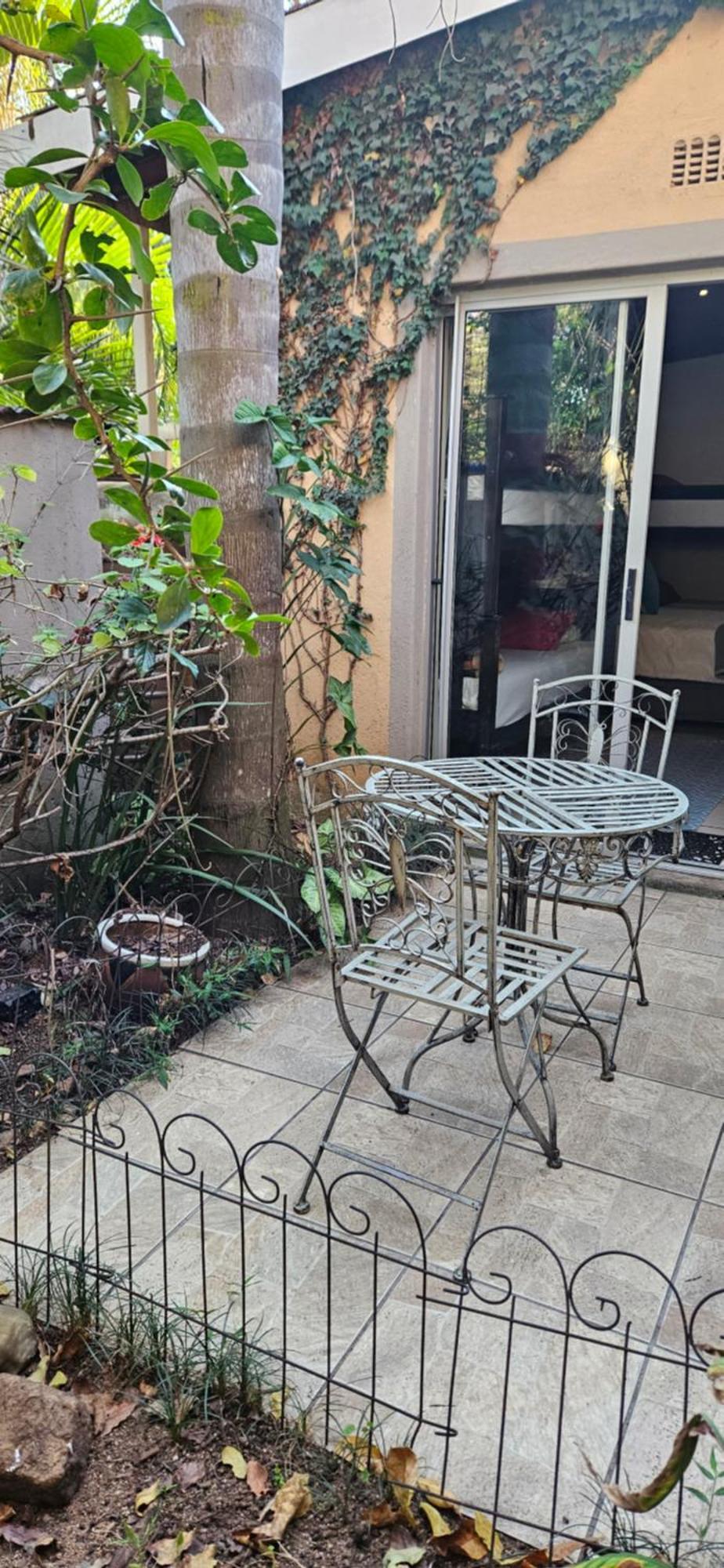 Old Vic Travellers Inn Nelspruit Mbombela Exterior foto