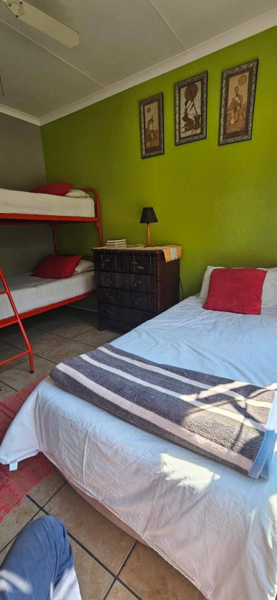 Old Vic Travellers Inn Nelspruit Mbombela Exterior foto