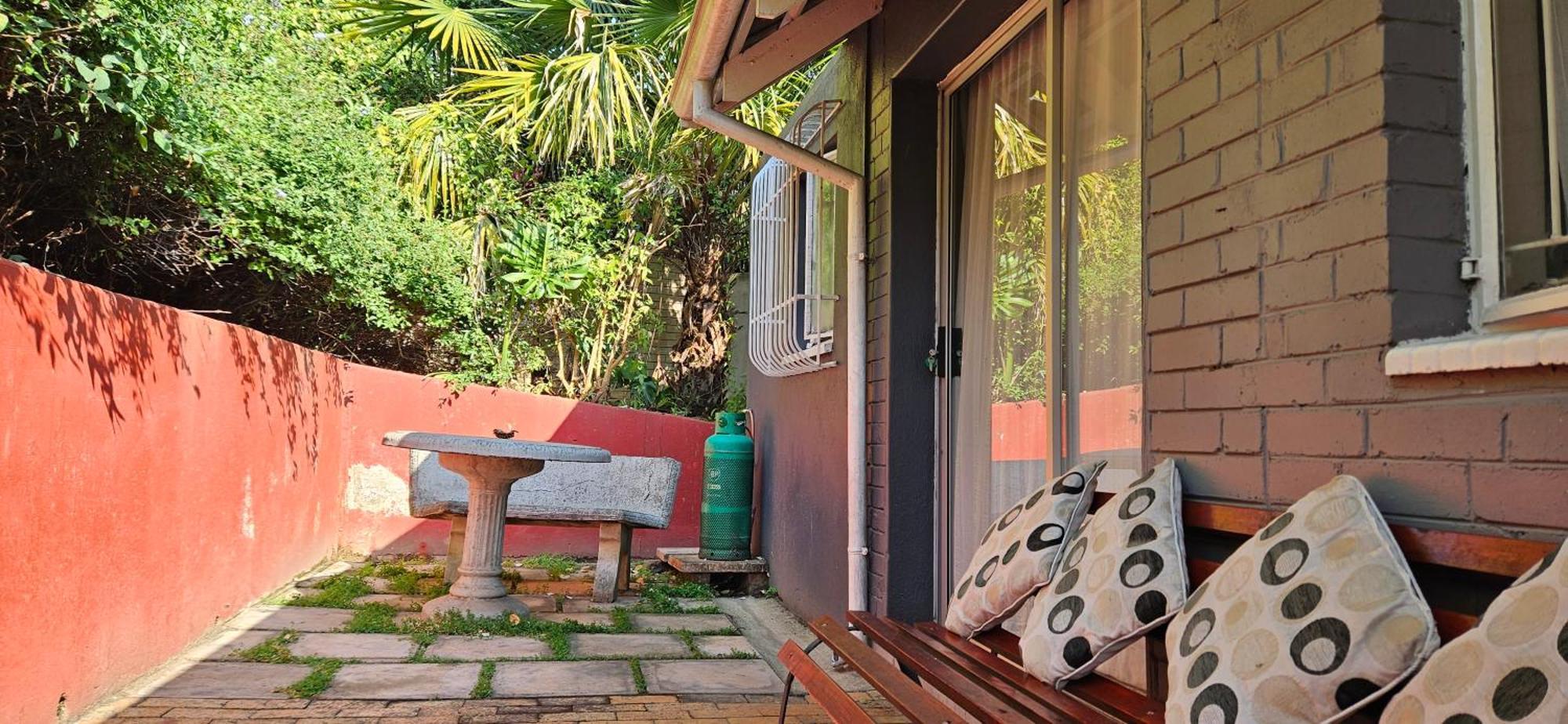 Old Vic Travellers Inn Nelspruit Mbombela Exterior foto